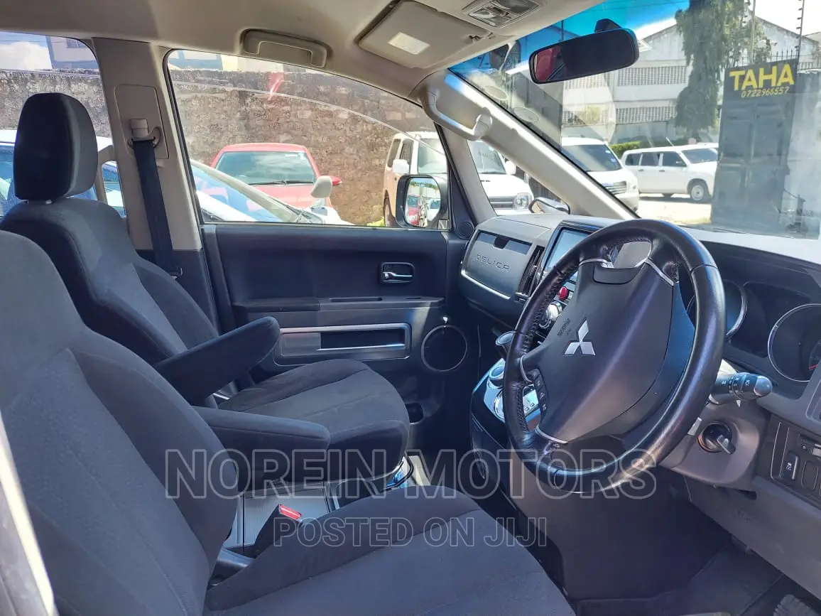 Mitsubishi Delica 2016 Off white
