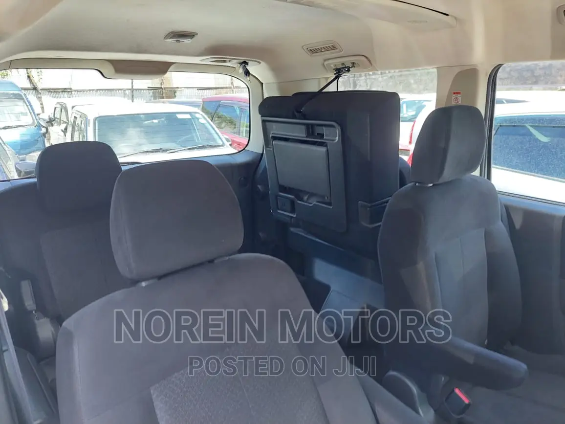 Mitsubishi Delica 2016 Off white