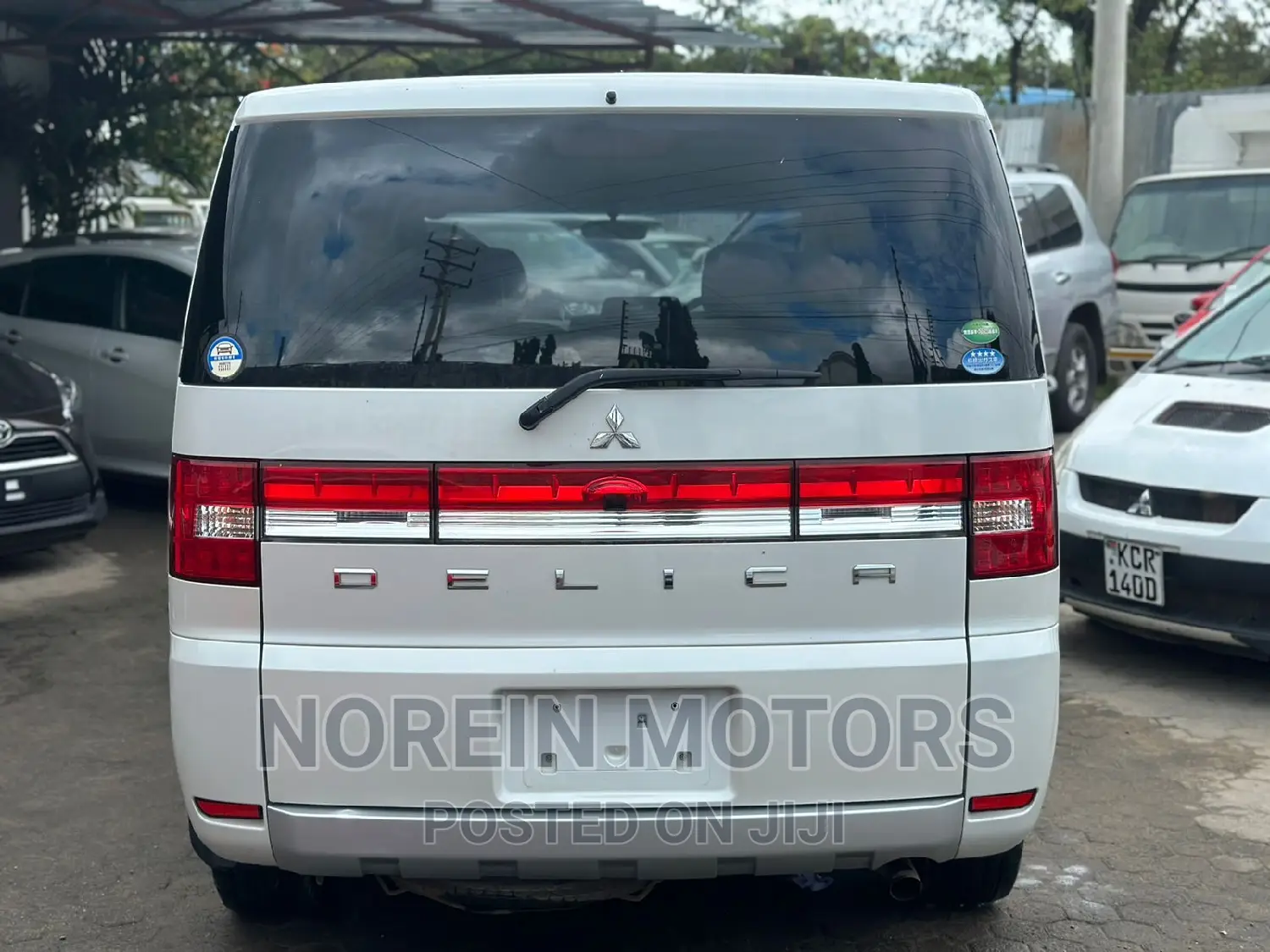Mitsubishi Delica 2016 Off white
