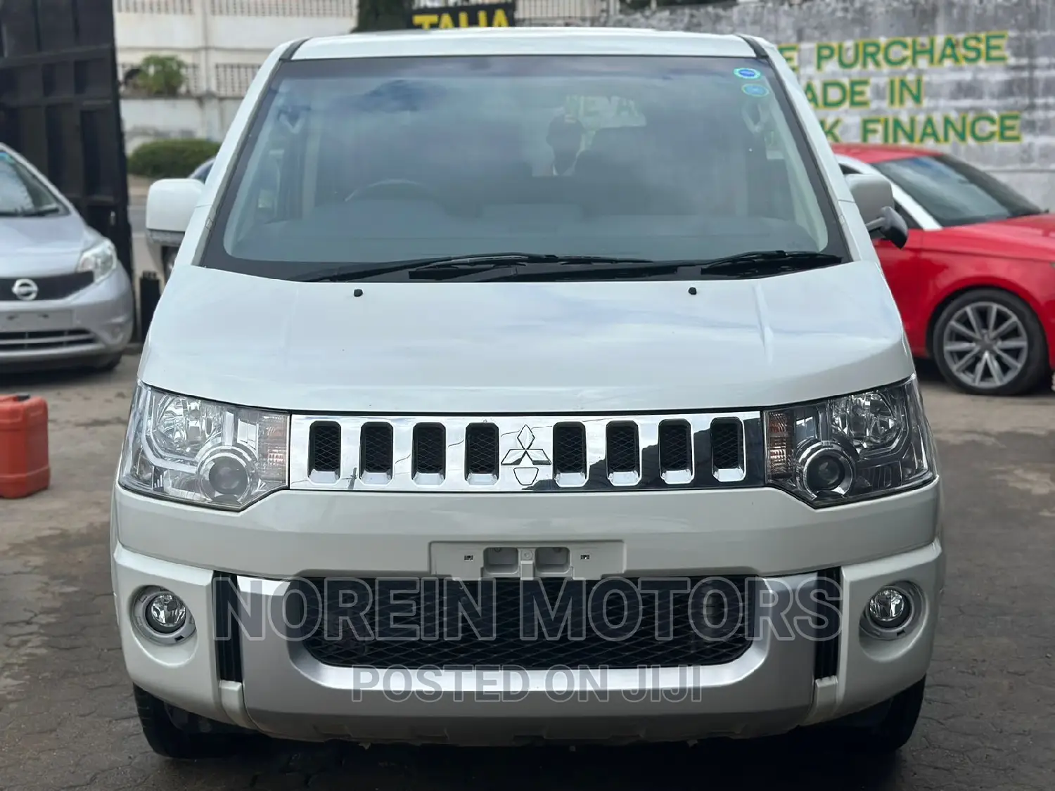 Mitsubishi Delica 2016 Off white