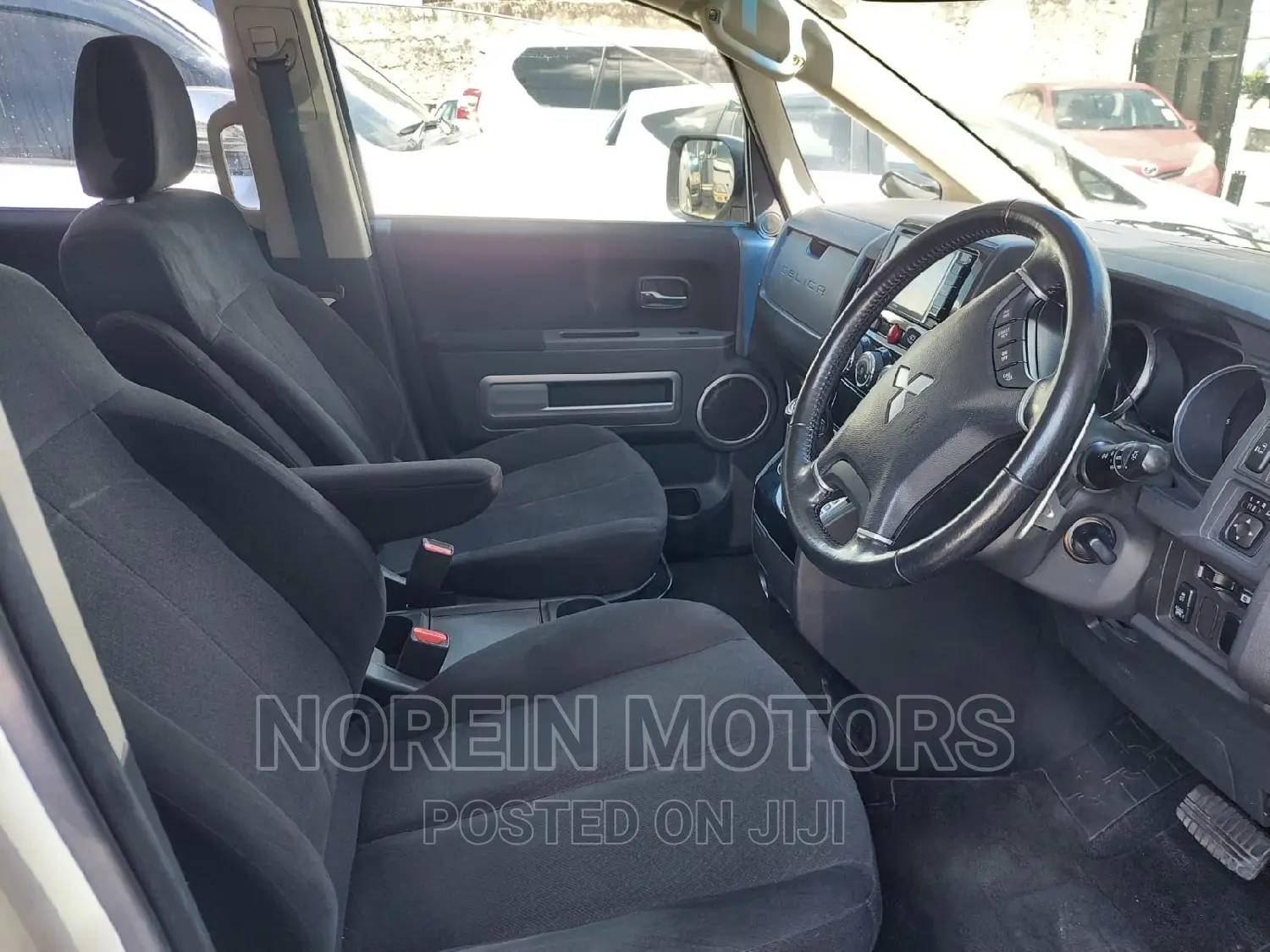 Mitsubishi Delica 2016 Off white