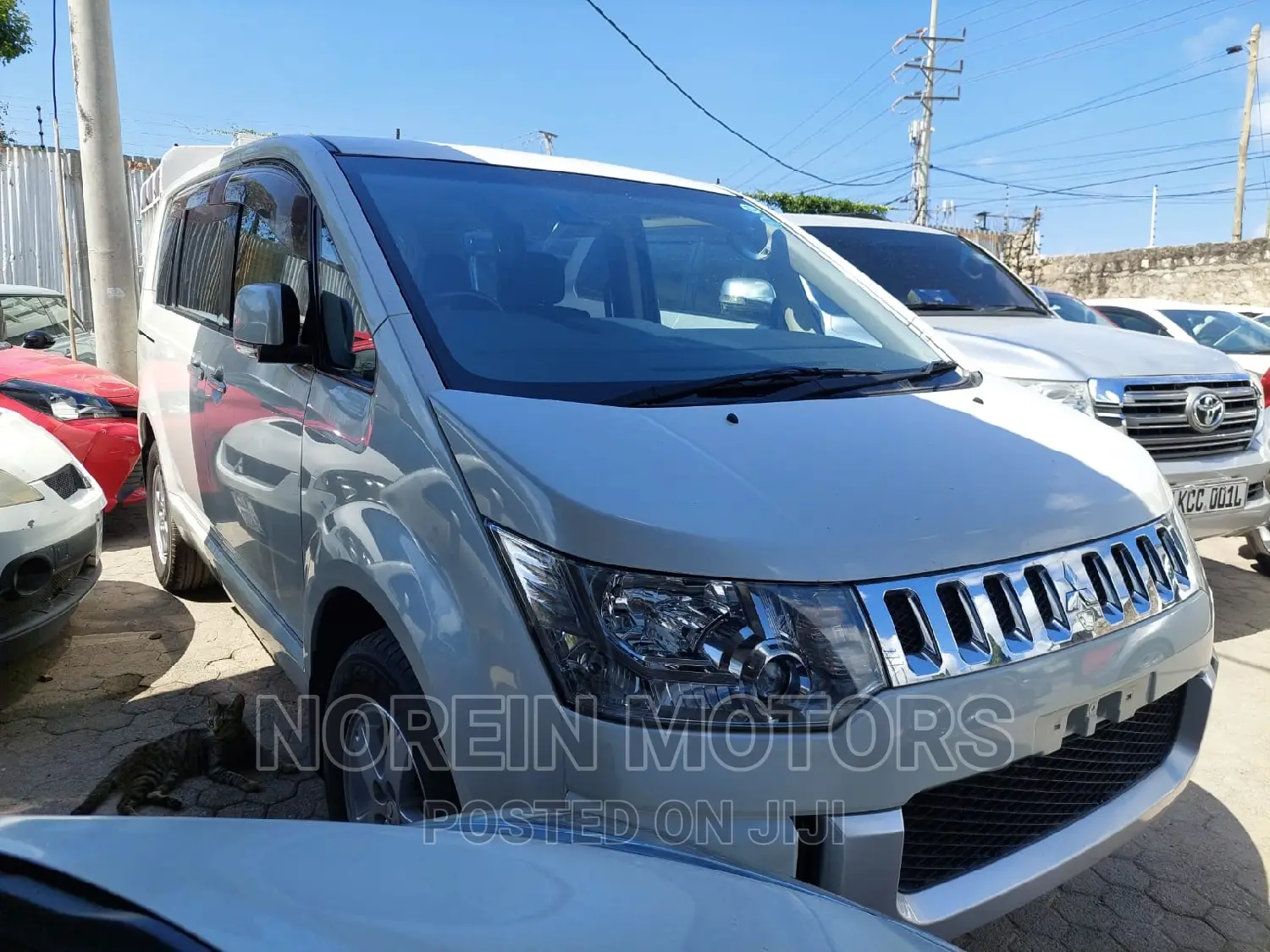 Mitsubishi Delica 2016 Off white