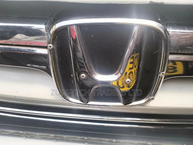 Honda CRV Emblem - main view