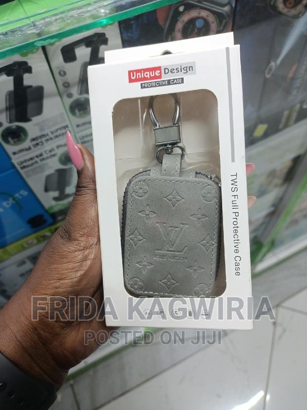 Universal Airpods Protective Case - thumbnail 3