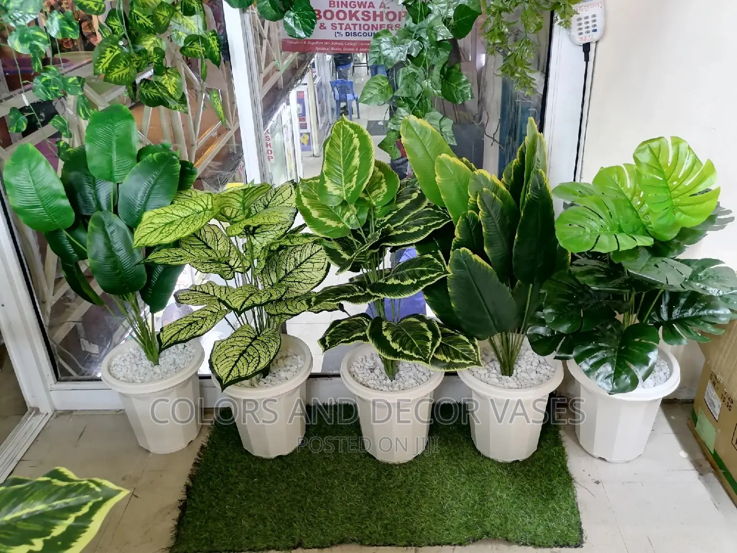 Artificial Plants,Plastic Vase With Pebble Stones
