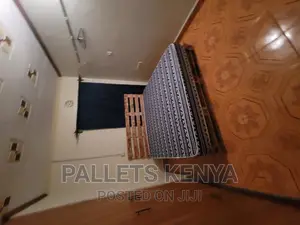 King Size Pallet Bed With 8" MOKO Mattress