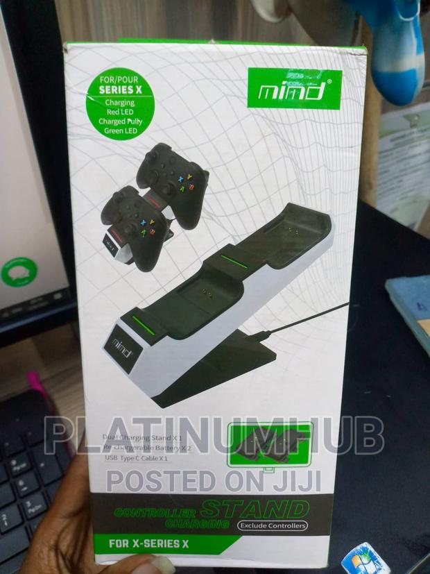 SERIES X Controller Stand Charger - main view