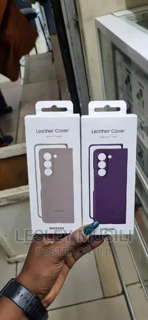Leather Cover
Galaxy Z Fold5 Samsung