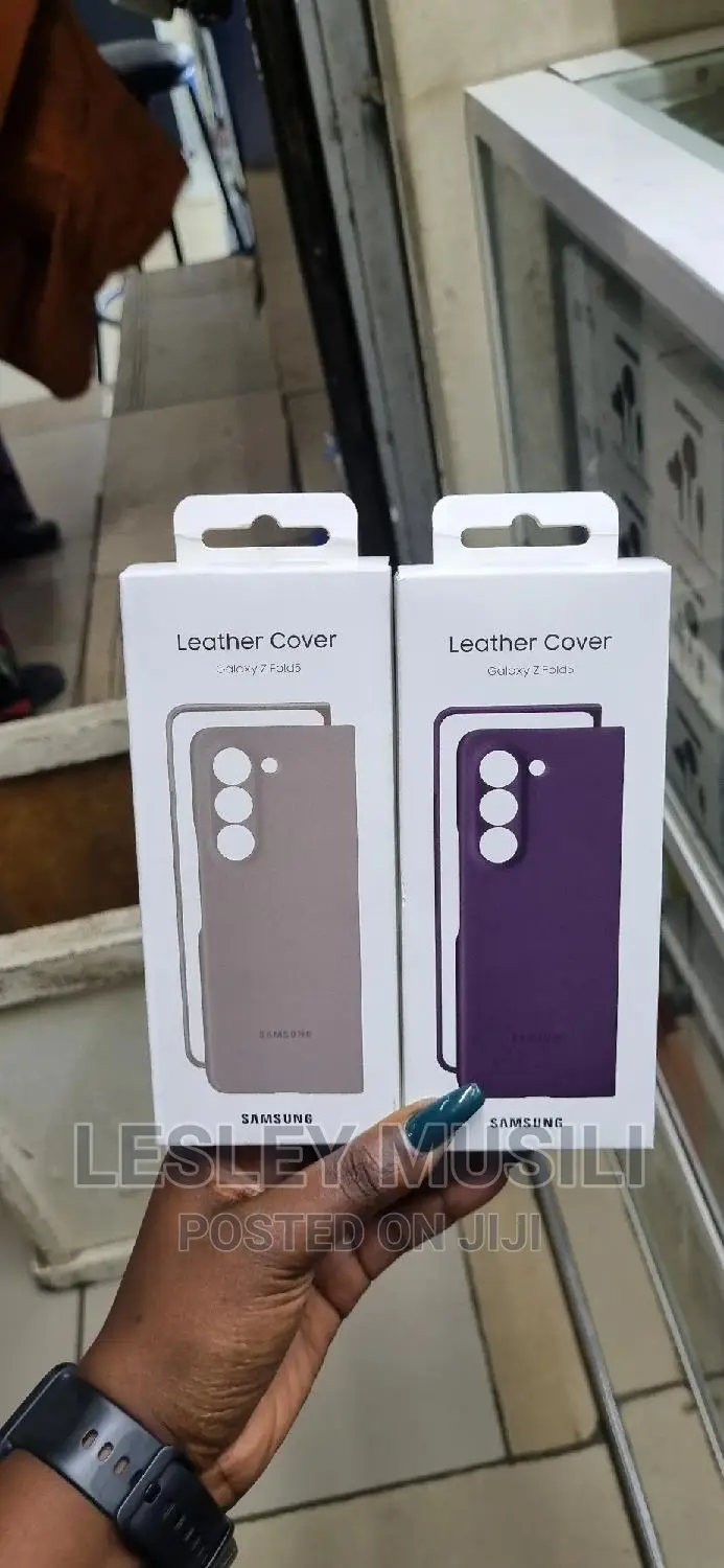 Leather Cover
Galaxy Z Fold5 Samsung