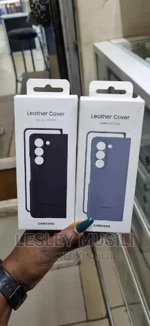 Leather Cover
Galaxy Z Fold5 Samsung