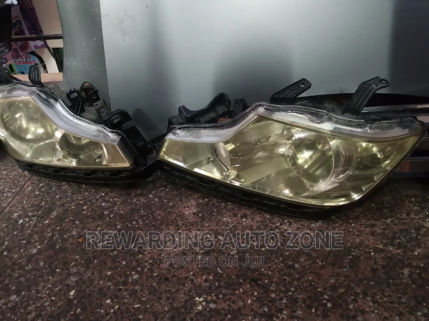 Honda Stepwagon 2015 Headlights Xenon.
