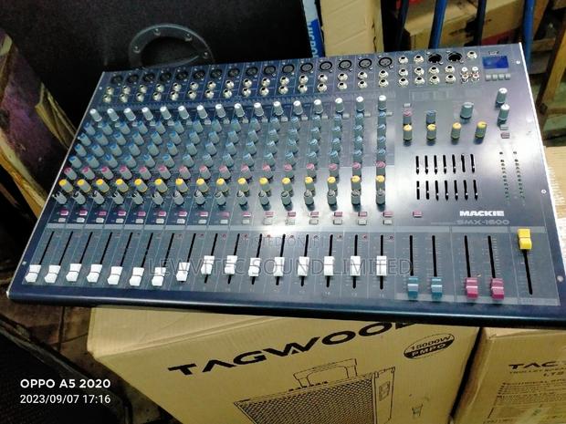 Mackie Plain Mixer 16 Channels - main view