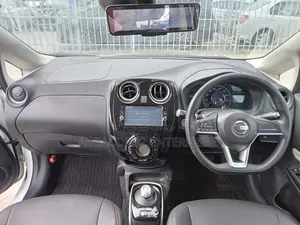Toyota Vitz 2016 Silver
