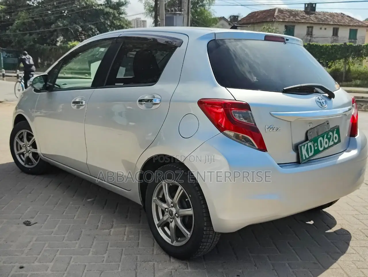 Toyota Vitz 2016 Silver