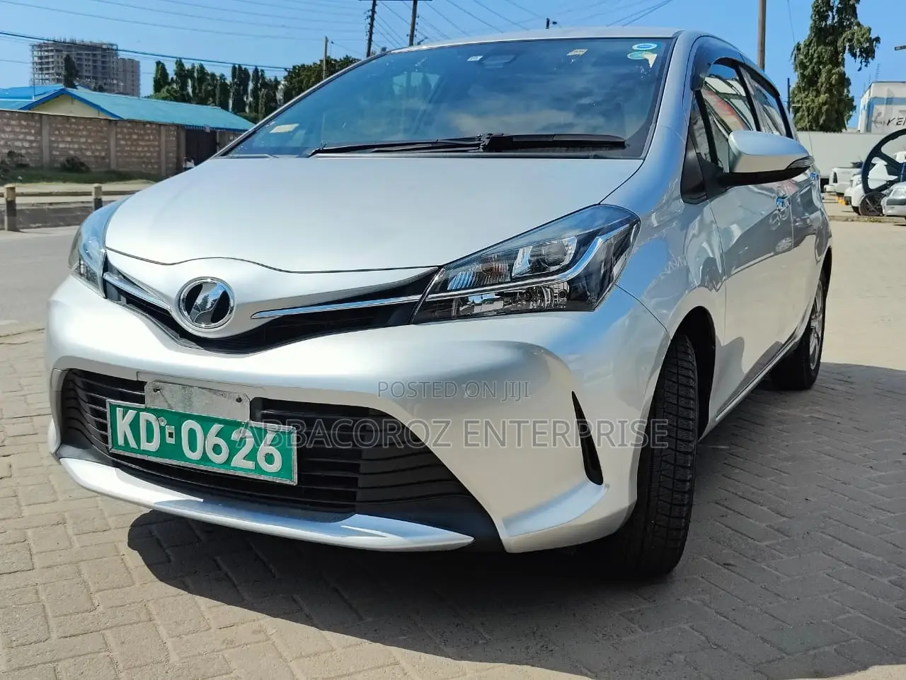 Toyota Vitz 2016 Silver