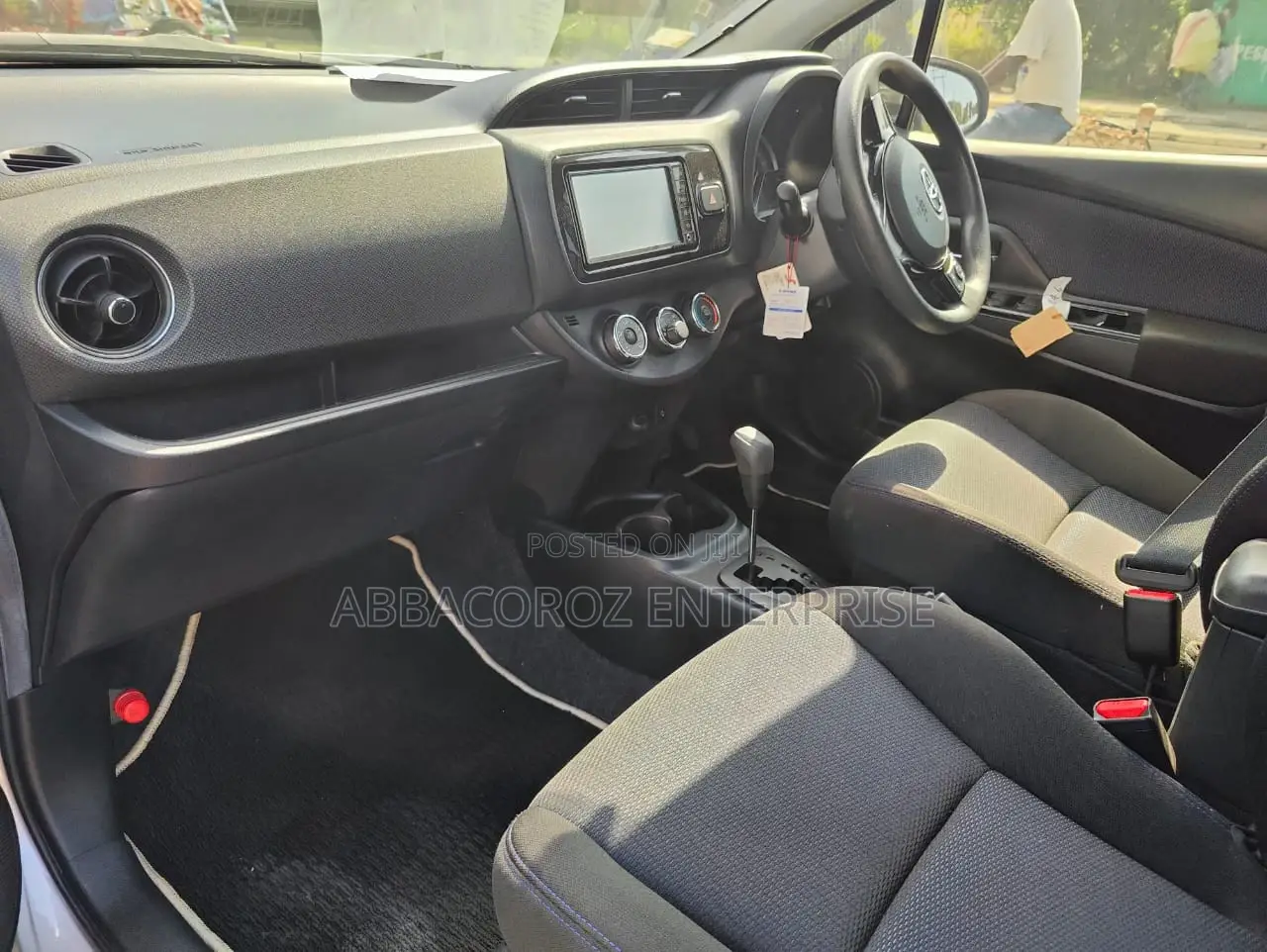 Toyota Vitz 2016 Silver