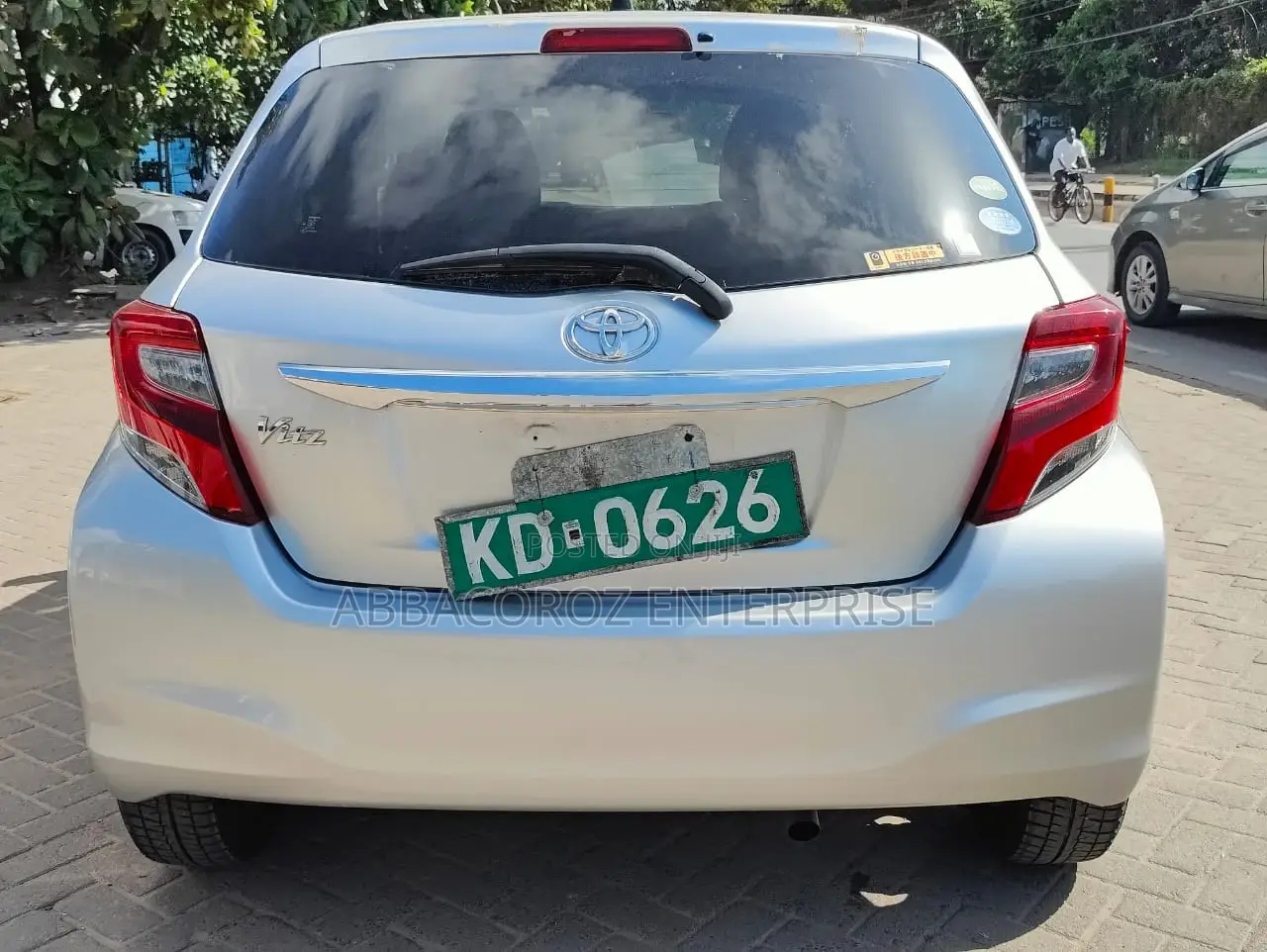 Toyota Vitz 2016 Silver
