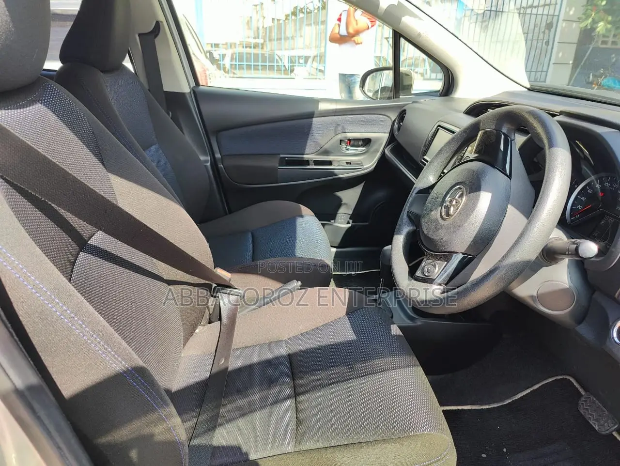 Toyota Vitz 2016 Silver
