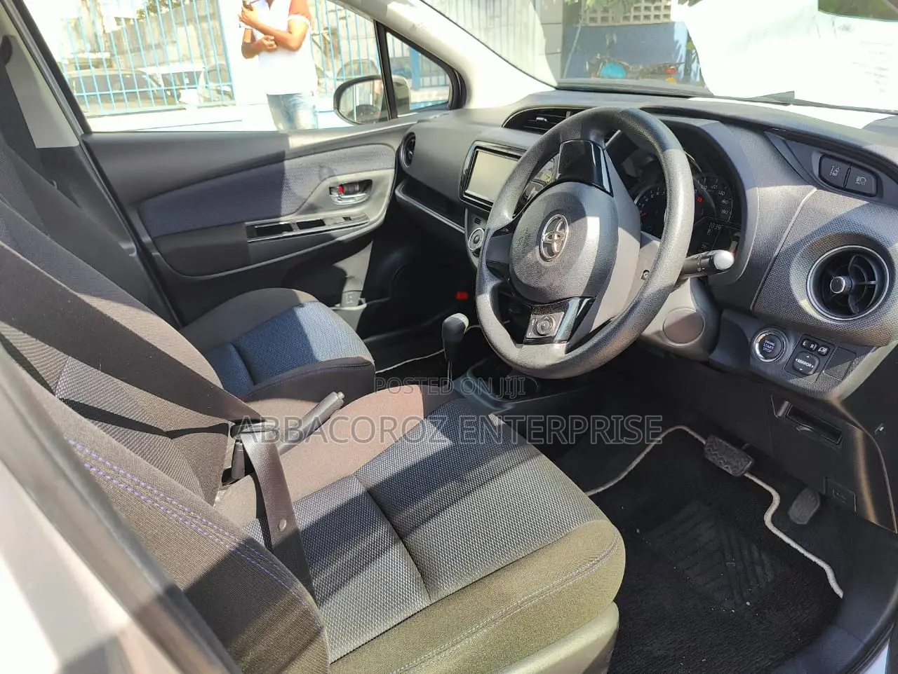 Toyota Vitz 2016 Silver