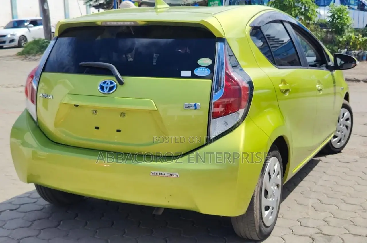 Toyota Aqua 2016 Green