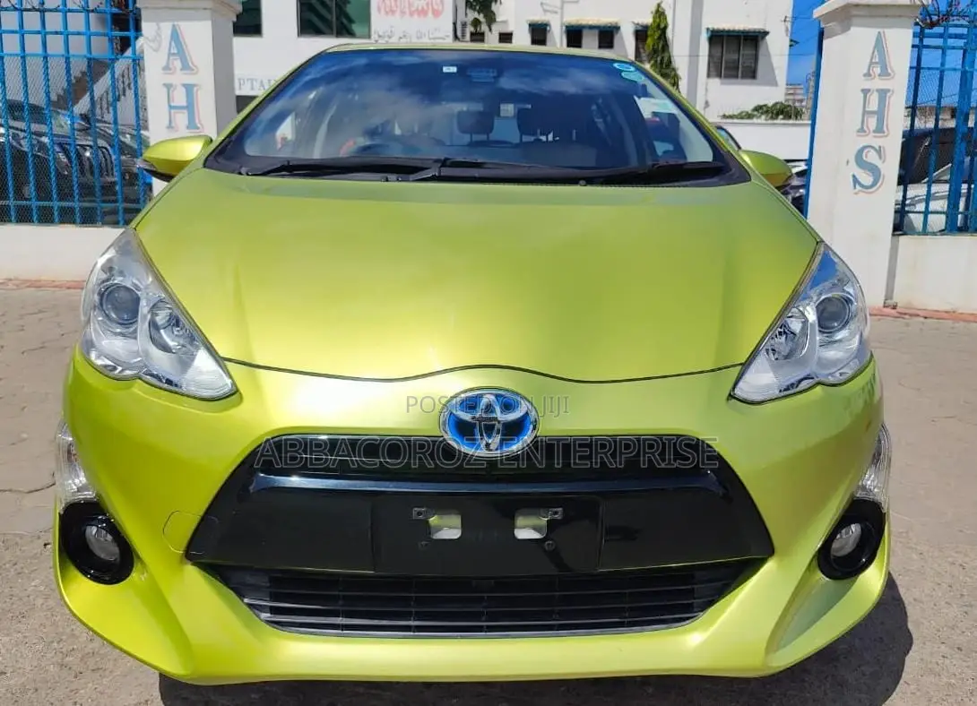 Toyota Aqua 2016 Green