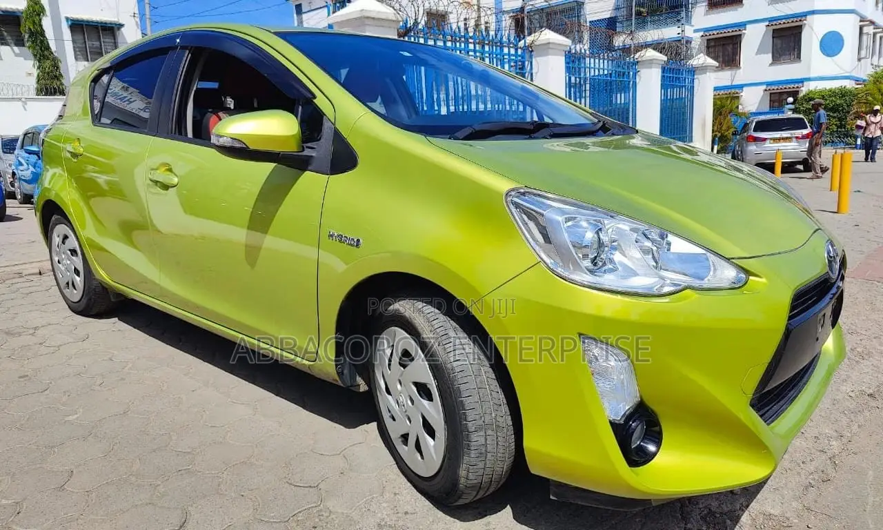 Toyota Aqua 2016 Green