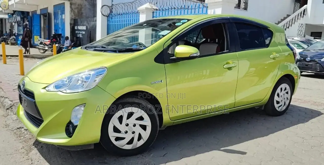 Toyota Aqua 2016 Green