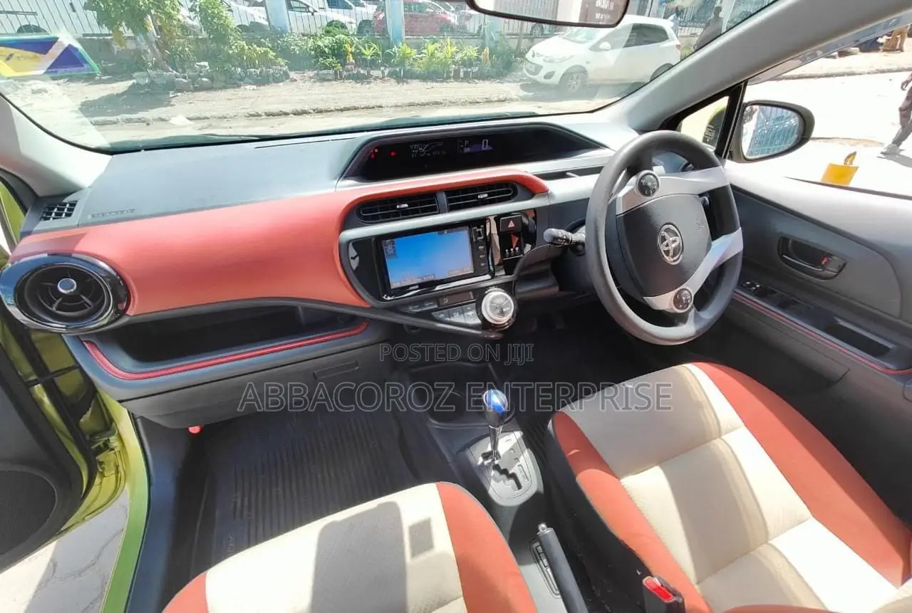 Toyota Aqua 2016 Green