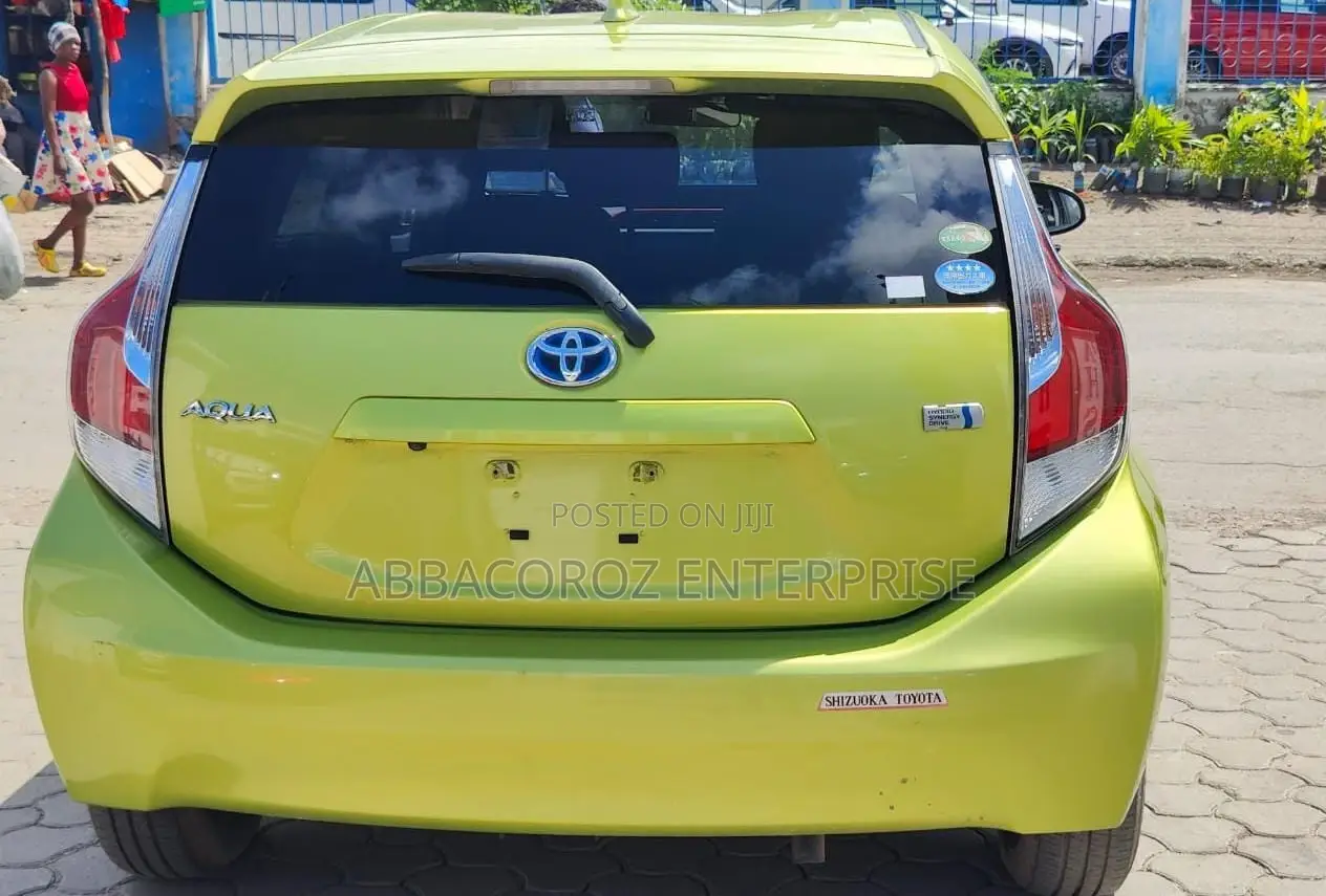 Toyota Aqua 2016 Green