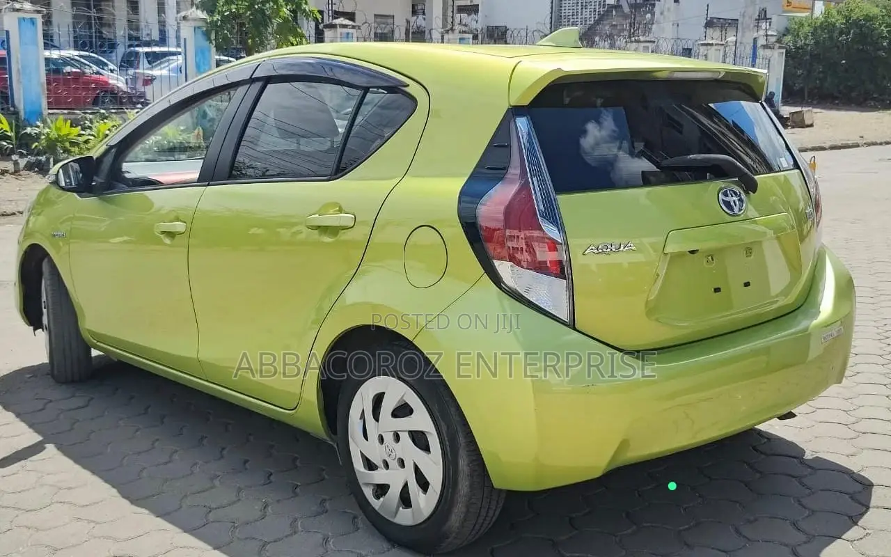 Toyota Aqua 2016 Green