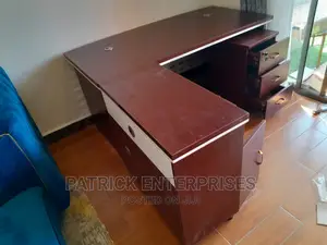 Executive Morden Imported Office Desk 1.6 MTRS