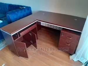Executive Morden Imported Office Desk 1.6 MTRS