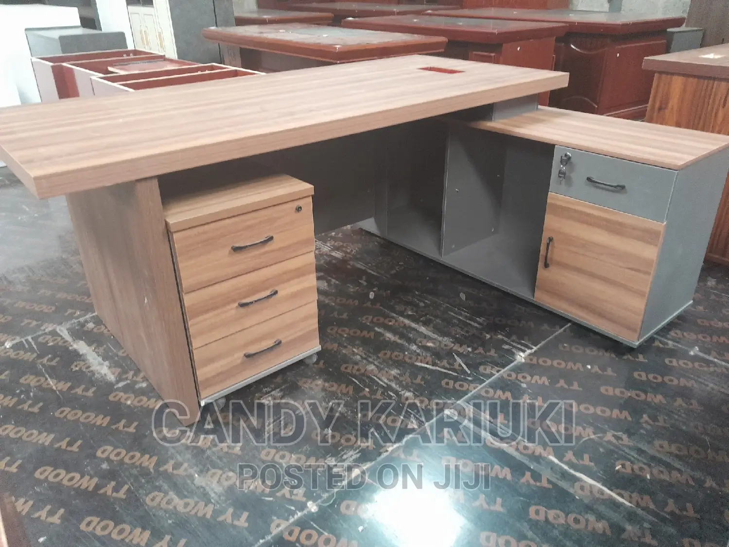 Spacious 1.6m Office Desk
