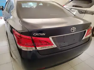 Toyota Crown 2016 Blue