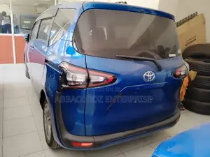 Toyota Sienta 2016 Blue