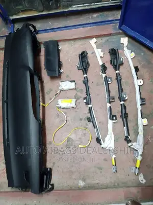 Hilux Vigo Dashboard, Knee, Curtain and Seat Safety Airbags.