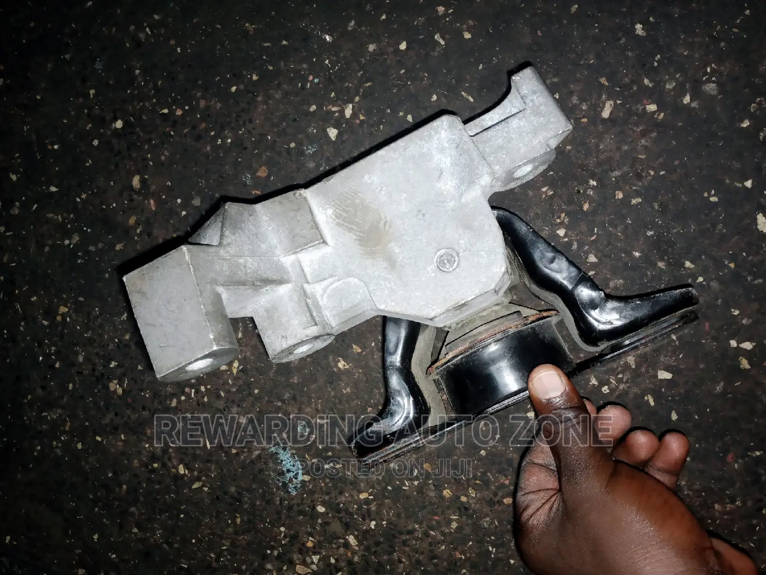 Nissan Note 2007 Engine Mounting.