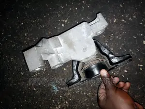 Nissan Note 2007 Engine Mounting.