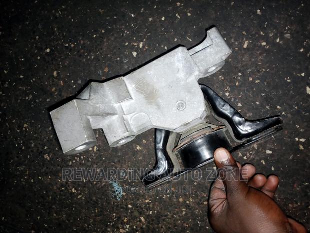 Nissan Note 2007 Engine Mounting. - thumbnail 2