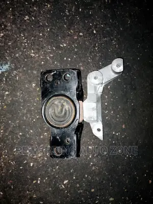 Nissan Note 2007 Engine Mounting.