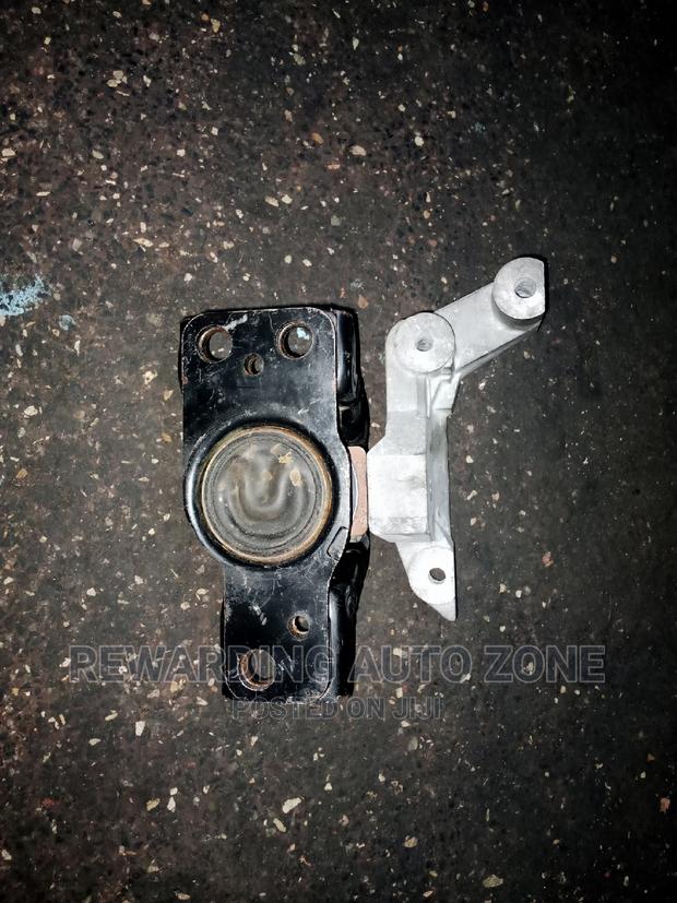 Nissan Note 2007 Engine Mounting. - thumbnail 3