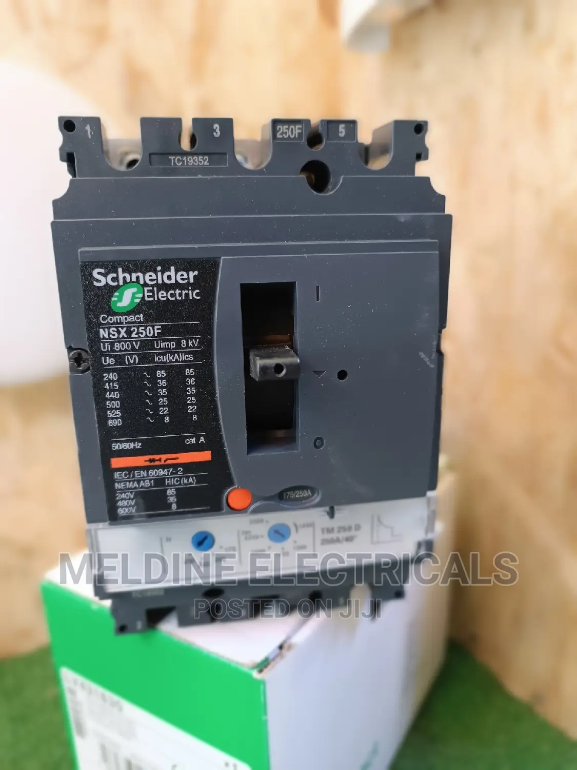 Schneider 3pole 250A McCb