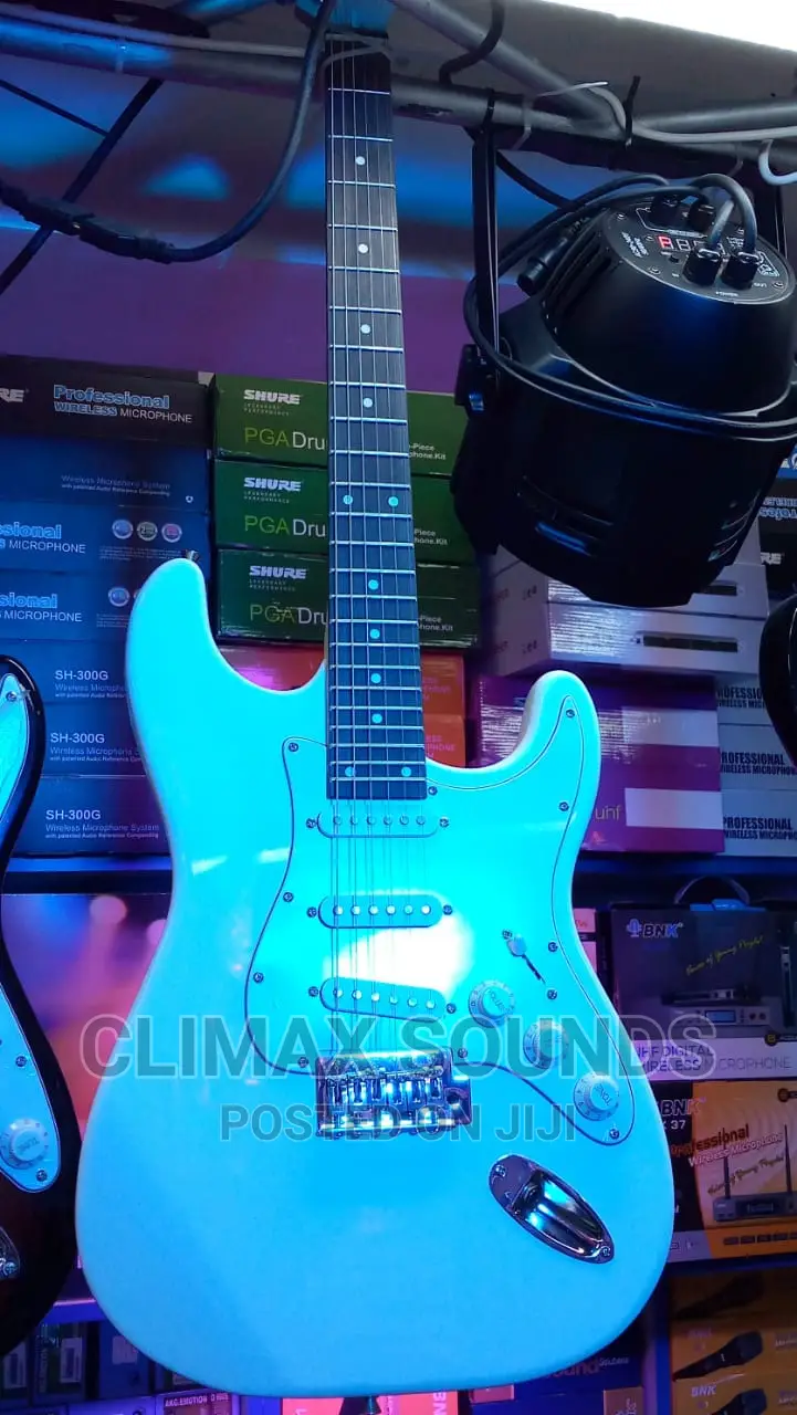 Electric Solo Guitar White, Stratocaster