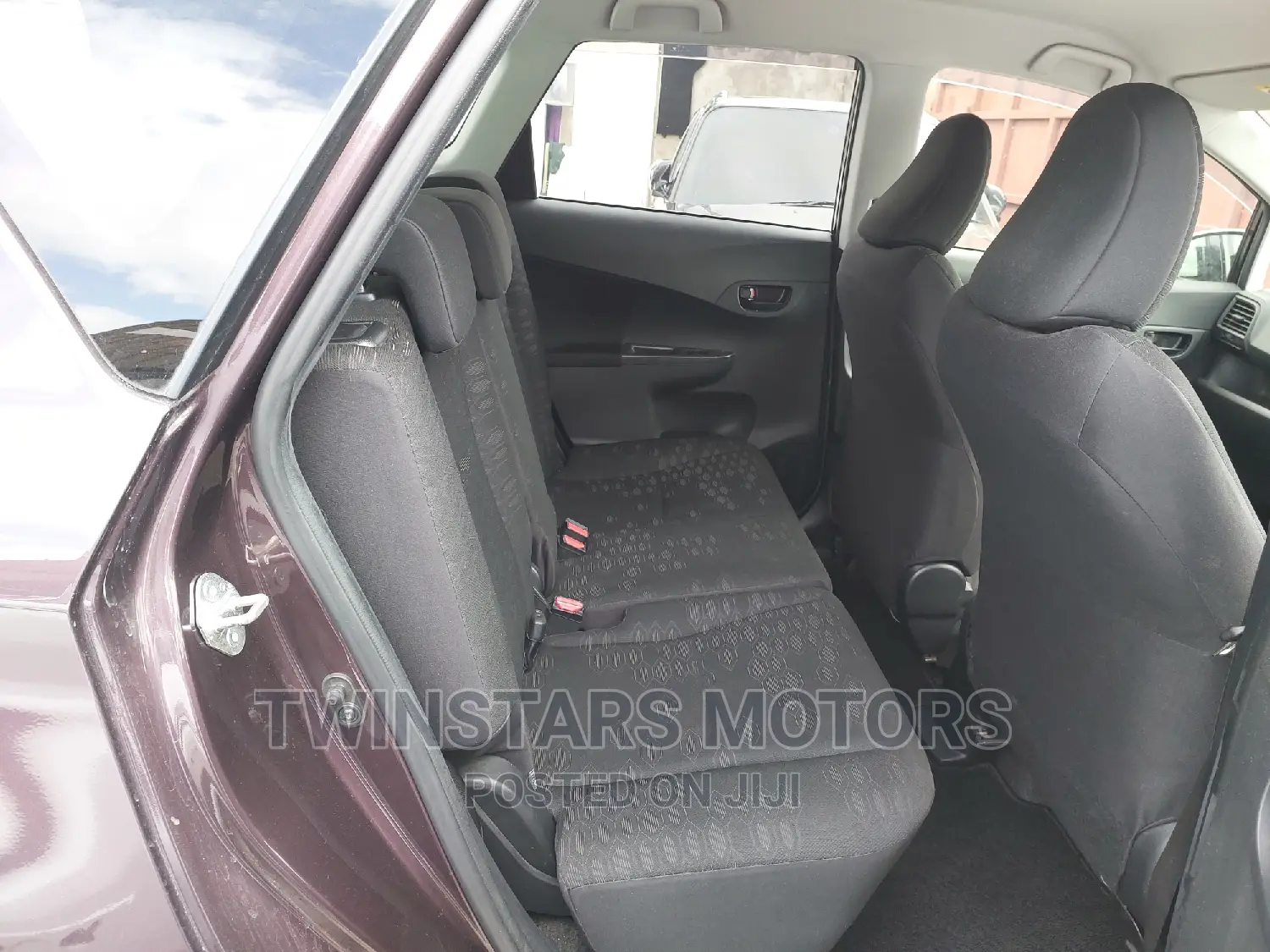 Toyota Ractis 1.5 FWD 2017 Purple