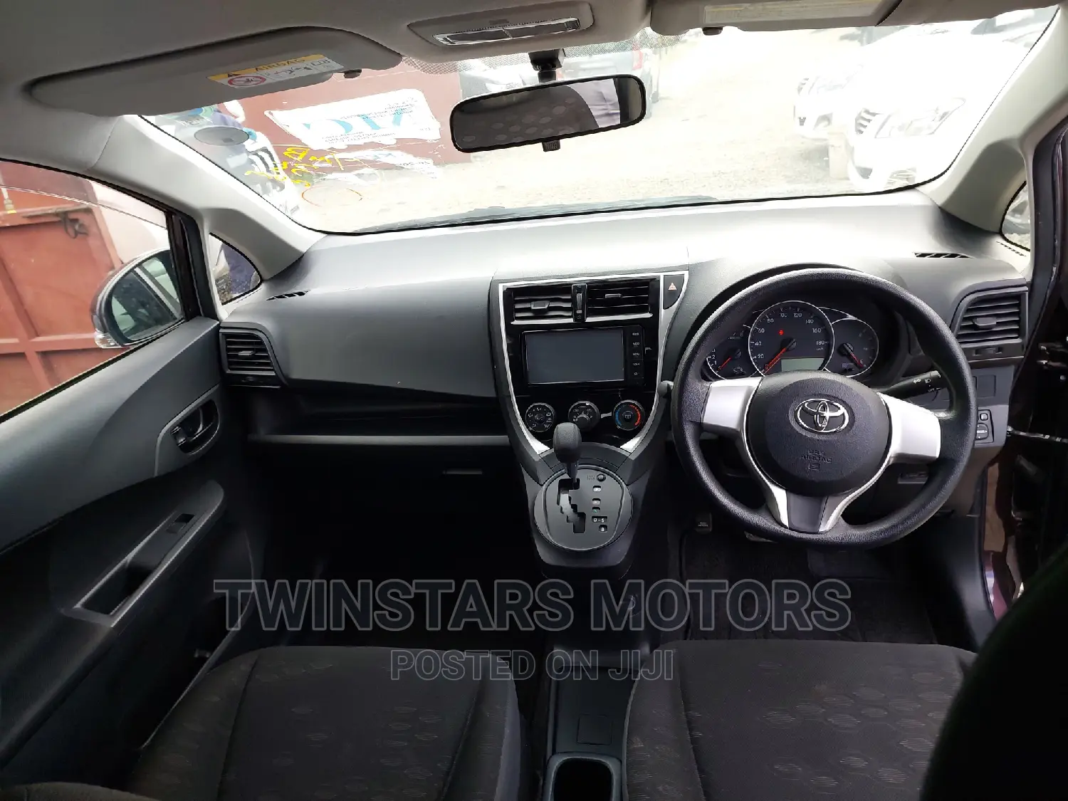 Toyota Ractis 1.5 FWD 2017 Purple