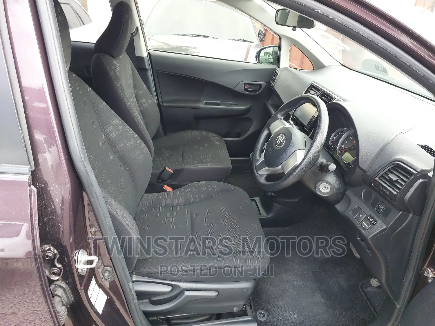 Toyota Ractis 1.5 FWD 2017 Purple
