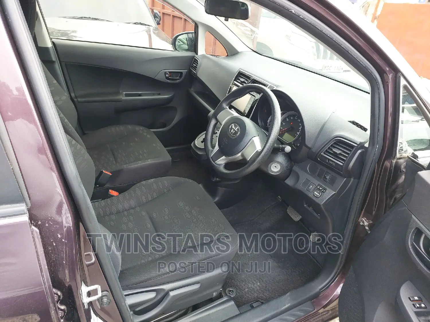 Toyota Ractis 1.5 FWD 2017 Purple