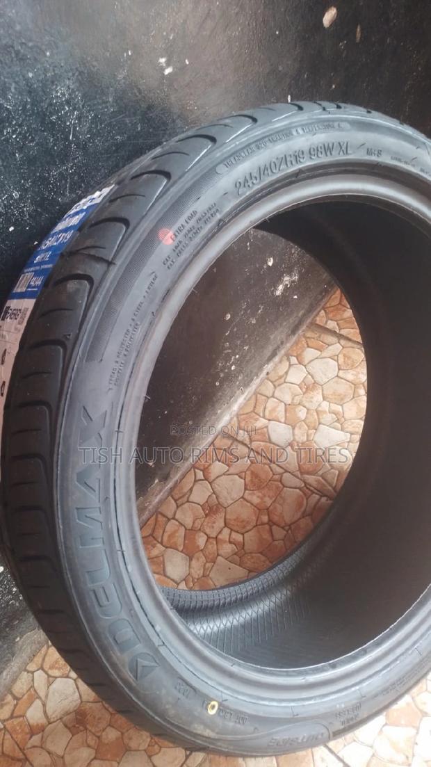 245/40zr19 Delmax Tire