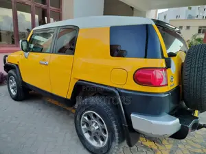Toyota FJ Cruiser 2012 Yellow
