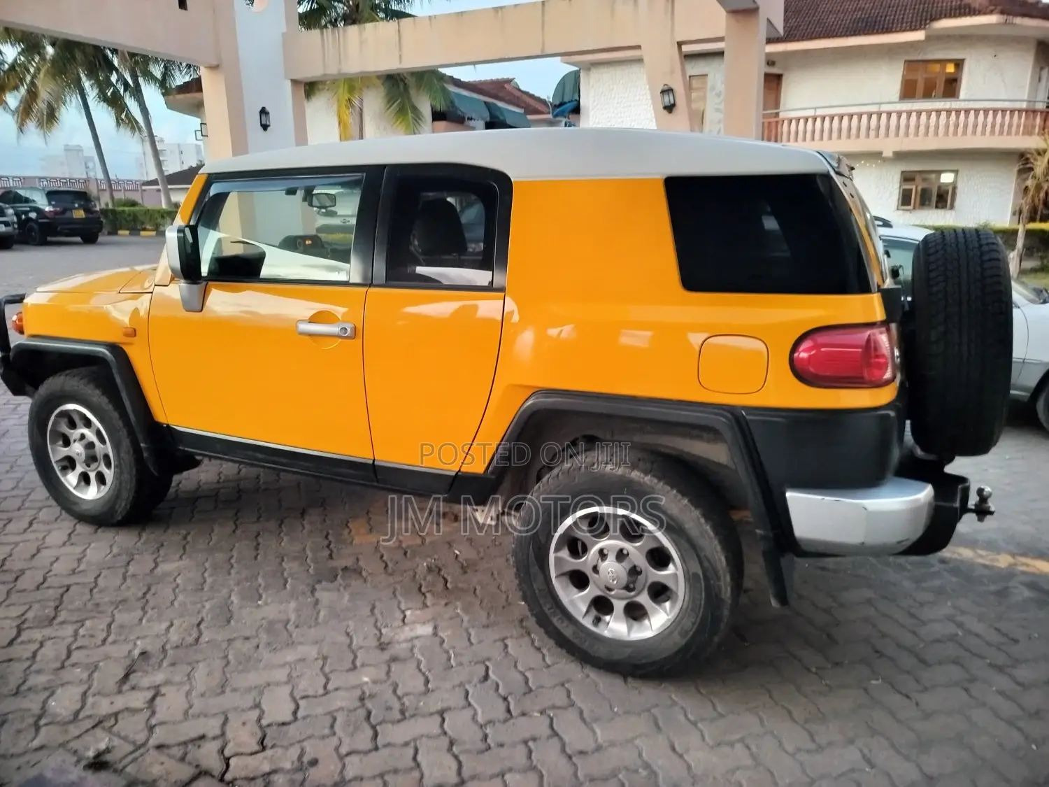 Toyota FJ Cruiser 2012 Yellow